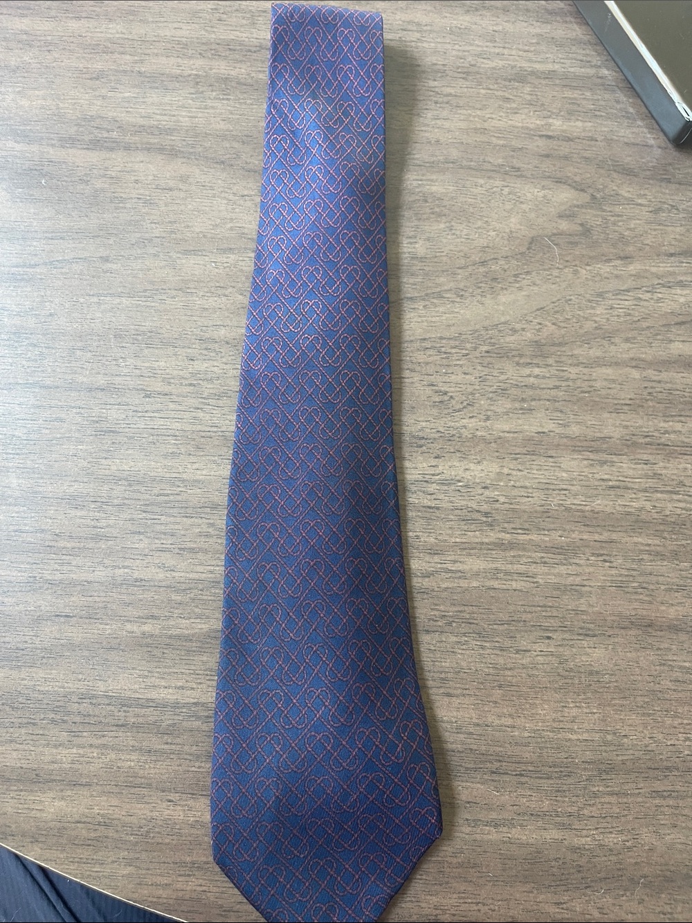 Hermes Navy and Red Interlocking Pattern Silk Tie